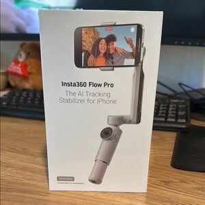 Insta360 Flow Pro - gimbal stabilizer for iPhone
